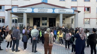 Yüksekovada 30 bin öğrenci ders başı yaptı