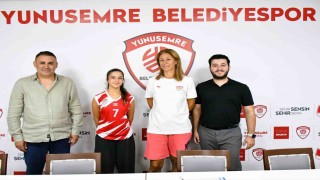 Yunusemre Belediyespor genç libero Eylül Aydemir'i renklerine bağladı