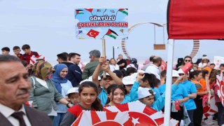 Yüzlerce uçurtma Filistinli çocuklar için uçuruldu