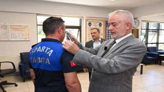 Zabıta amirliğine terfi eden personelin rütbesini Başkan Başdeğirmen taktı