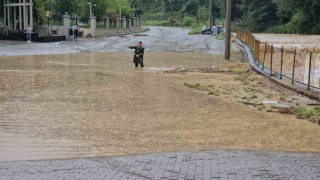 Zonguldak'ta sağanak sonrası dere taştı, sanayi sitesini su bastı