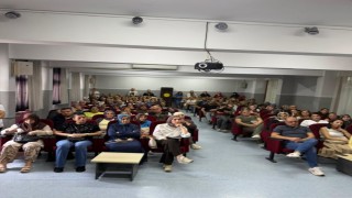 Adana'da velilere aile ve medya eğitimi verildi