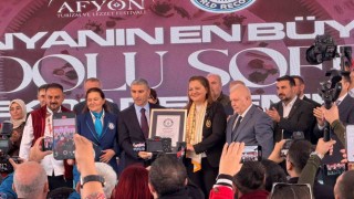 Afyonkarahisar 'Dünyanın En Büyük Anadolu Sofrası' ile Guinness Rekorlar Kitabına girdi