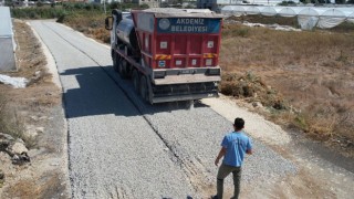 Akdeniz Belediyesi Yol Çalışmalarını Sürdürüyor