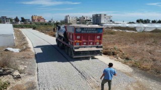 Akdeniz'de yol çalışmaları hız kesmeden sürüyor