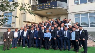 Akhisar Ticaret Borsası'nda Başkan Alhat güven tazeledi
