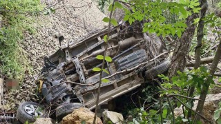 Artvin'de araç 400 metrelik uçuruma yuvarlandı: 1 ölü