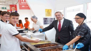 Ayvalık'ta öğrenci kent lokantasında 50 liraya üç çeşit yemek hizmeti