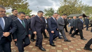 Bakan Çiftçi Kocaeli'de cuma namazı kıldı, vatandaşlarla bir araya geldi