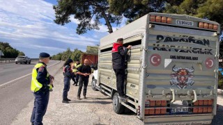 Balıkesir'de canlı hayvan nakillerine yönelik yol kontrolleri gerçekleştirildi