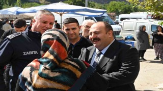 Başkan Hamamcı pazarda esnaf ve vatandaşlarla buluştu