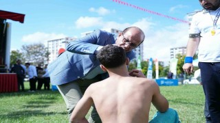 Başkan İlhan Geçit'ten sakatlanan güreşçiye ilk müdahale