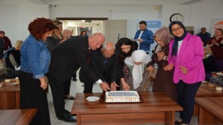 Başkan Kumral, Babadağ'ın çınarlarıyla birlikte şarkılar söyledi