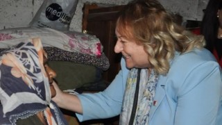 CHP Kadın Kolları Genel Başkanı Gülsever’den Hürü Teyze’ye ziyaret