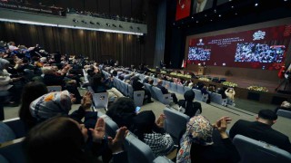 Cumhurbaşkanı Erdoğan: "Vesayetçilerin ördüğü tek tipçi duvarlar, AK Parti'yi ihya eden kadınların mücadelesiyle yıkılmıştır"