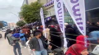 Darıca'da indirim izdihamı trafiği aksattı