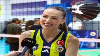 Eda Erdem: "Kadın voleybolu olarak Türk halkının gönlünde bir yerimizin olduğunun farkındayız"