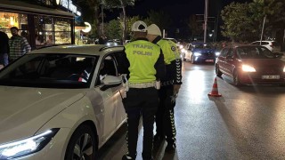 Edirne'de trafik denetiminde ehliyetinin süresinin dolduğunu öğrenen sürücü: "Güzel bir doğum günü hediyesi oldu"