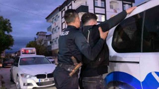 Ehliyet sınavında düzenekle yakalandı, gözaltına alındı