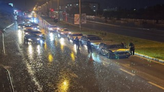 Erzincan'da sağanak yağış kazayı beraberinde getirdi: 5 araç çarpıştı