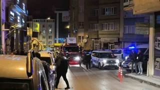Erzurum'da hareketli gece: Çatıya çıkan firari şahıs ikna edilerek gözaltına alındı