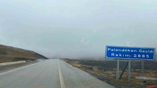 Erzurum'un yüksek kesimlerinde kar yağışı ve yoğun sis etkili oluyor