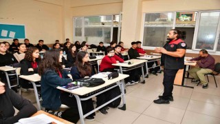 Esenyurt Belediyesi deprem bilinci eğitimlerini okullara yayıyor