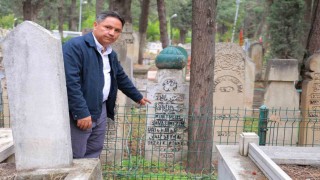 Eski Türkçe harflerle hazırlanan mezar taşının ardındaki Şeyh Ali Sezai Efendi'nin hikayesi