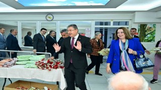 Eskişehir Valisi Dr. Erdinç Yılmaz ve eşi Şenay Yılmaz, Dünya Yaşlılar Günü'nde huzurevi sakinleriyle bir araya geldi