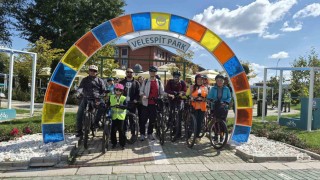Eskişehir'de bisiklet tutkunları, 'Görünür ol güvende ol' sloganıyla pedallara bastı