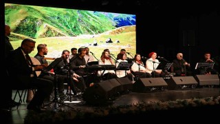 İbrahim Erkal Dadaş Kültür ve Sanat Merkezi'nde "Yayla Türküleri" rüzgarı esti