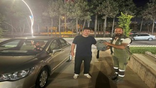 İçinden 400 bin liralık altın çıkan çantayı sahibine ulaştırdı