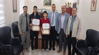 İki öğrenci daha icazet belgesini aldı
