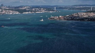 İstanbul Boğazı turkuaza büründü