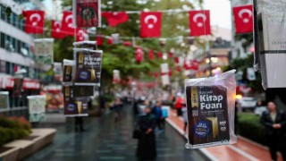 İzmit'te ağaçlar "kitap" açtı