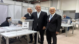 İZTO'da seçim heyecanı: İlk oyu Başkan Özgener kullandı