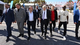 Kahramanmaraş Kitap Fuarı’nda Futbol Efsanelerine Yoğun İlgi