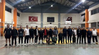 Kaymakam Hülür ve kurum müdürleri voleybol maçında buluştu