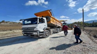 Köy yolunda asfalt mesaisi başladı