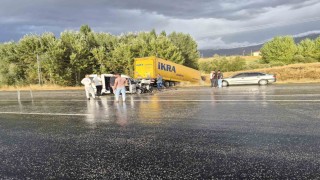 Malatya'da tır ile otomobil çarpıştı: 4 yaralı