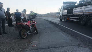 Motosiklet bariyere çarptı: 1 yaralı