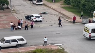 Motosikletle çarpışan otomobilin sürücüsü şoka girdi, gözyaşlarına boğuldu
