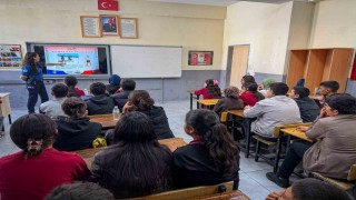 Muradiye'de öğrencilere polislik, trafik ve güvenli internet eğitimi
