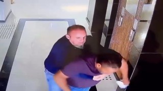 Nefes borusuna şeker kaçan vatandaşı Heimlich manevrası ile kurtardı