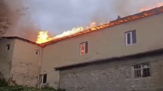 Okul yangınında yürekleri ısıtan an: Alevlerin arasından Türk bayrağını böyle kurtardı