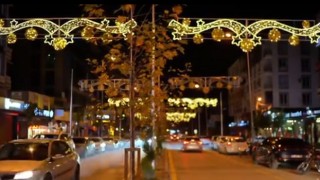 Osmaniye’de Dekoratif Aydınlatmalar Bakım İçin Sökülecek