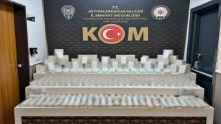 Polis kaçak cep telefonu aksesuarları ele geçirdi
