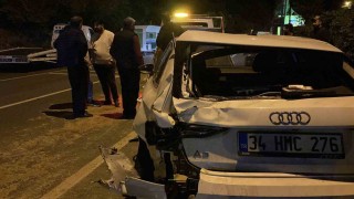 Sarıyer'de karşı yönden gelen aracın sıkıştırdığı otomobil, park halindeki 6 araca çarptı