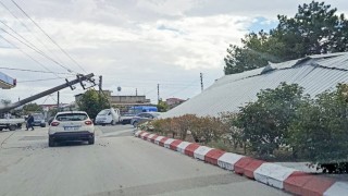 Şiddetli rüzgar çatıyı uçurdu