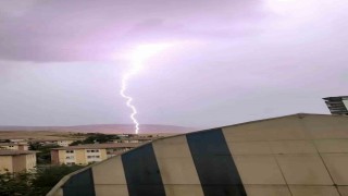 Siirt'te tarlaya yıldırım düştü